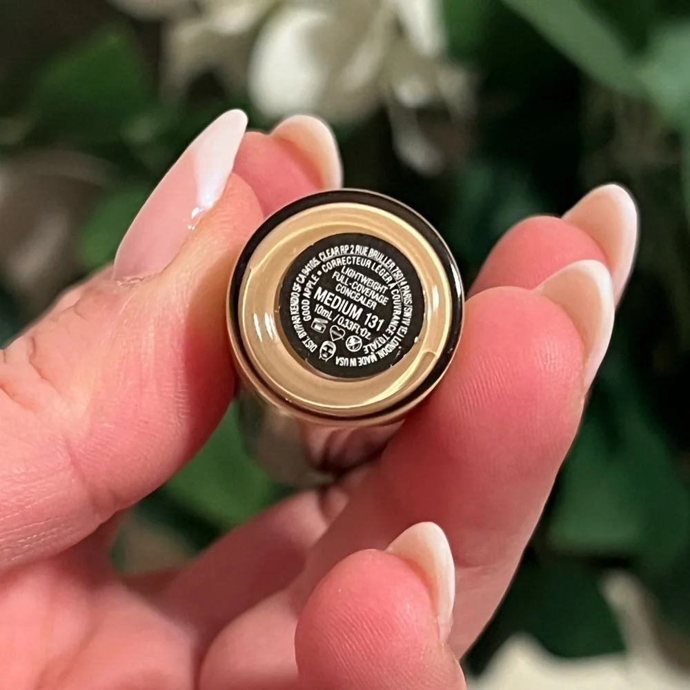 KAT VON D • GOOD APPLE • LIGHT-WEIGHT FULL-COVERAGE CONCEALER MEDIUM 131